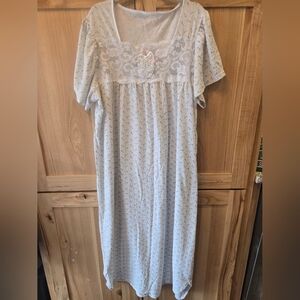Women’s Vintage Nightgown Size XL